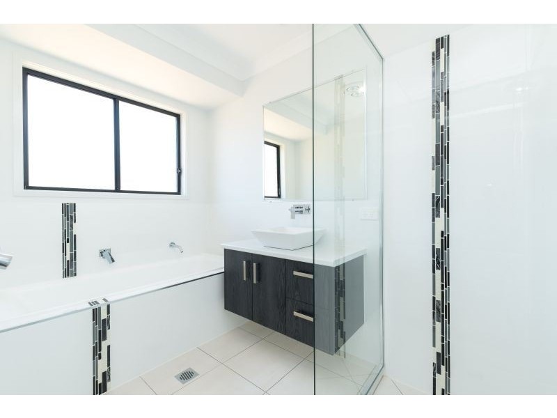 10 Trafalgar Court, Southside QLD 4570