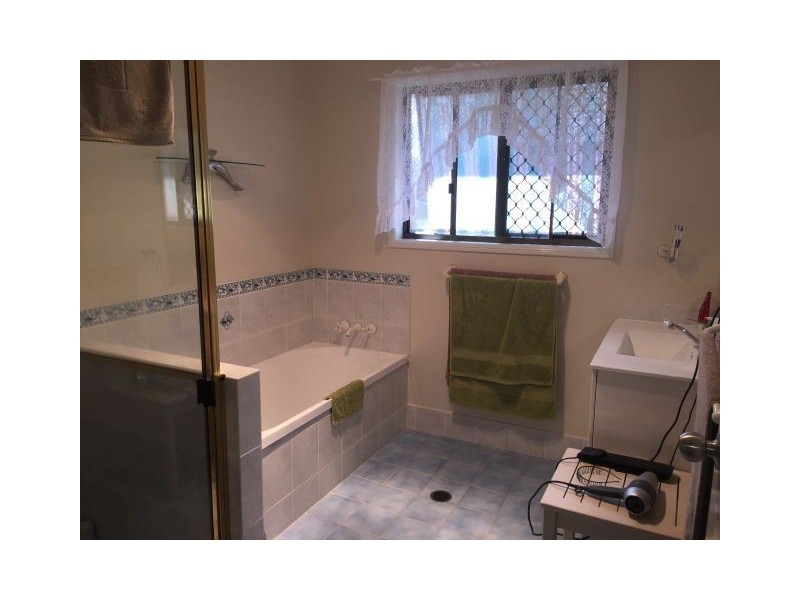 3 Castlereagh Court, Southside QLD 4570