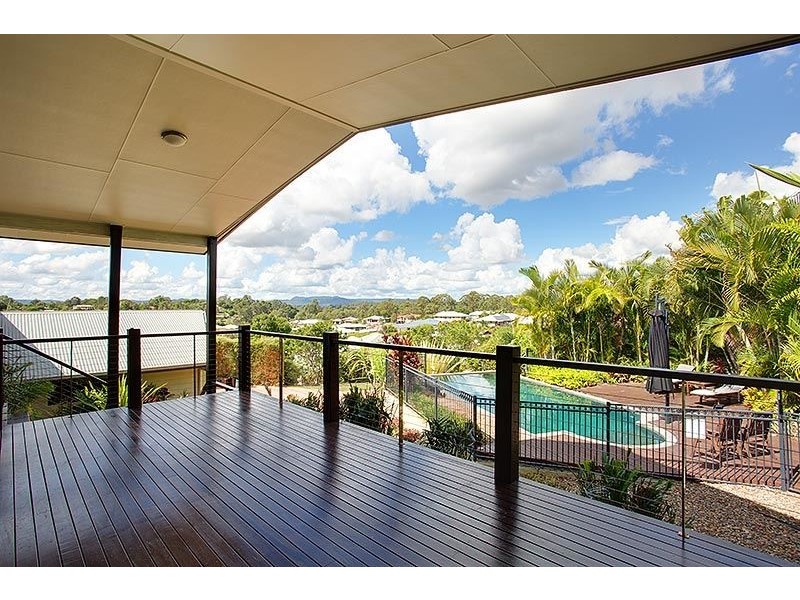 6 Oxley Court, Southside QLD 4570