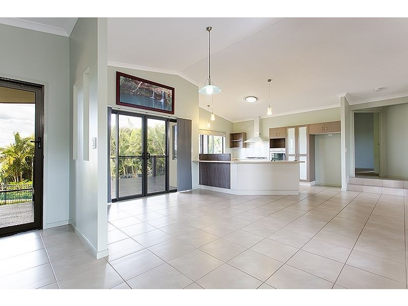 6 Oxley Court, Southside QLD 4570