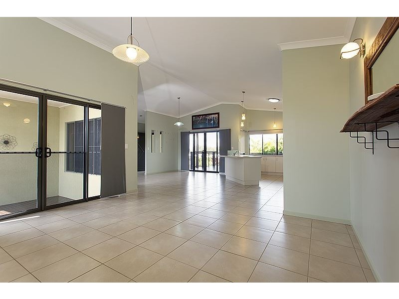 6 Oxley Court, Southside QLD 4570