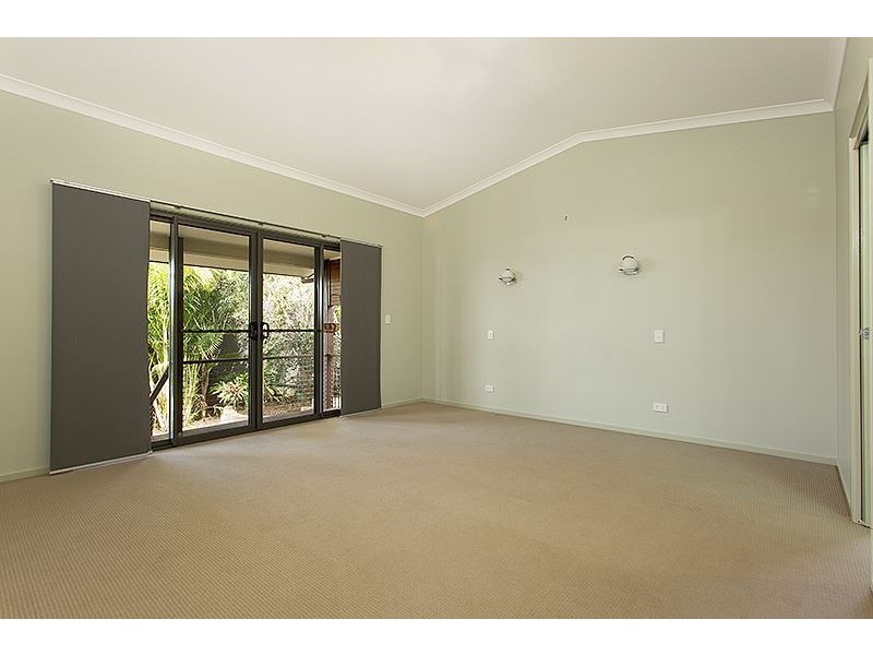 6 Oxley Court, Southside QLD 4570