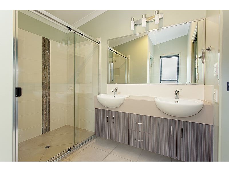 6 Oxley Court, Southside QLD 4570