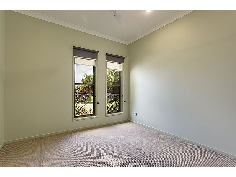 6 Oxley Court, Southside QLD 4570