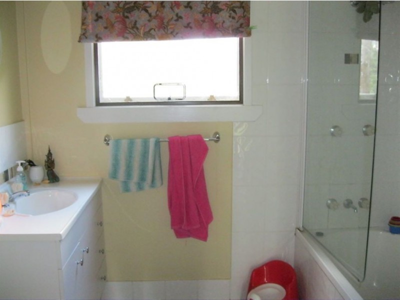 401 Broadbent Street, Glastonbury QLD 4570