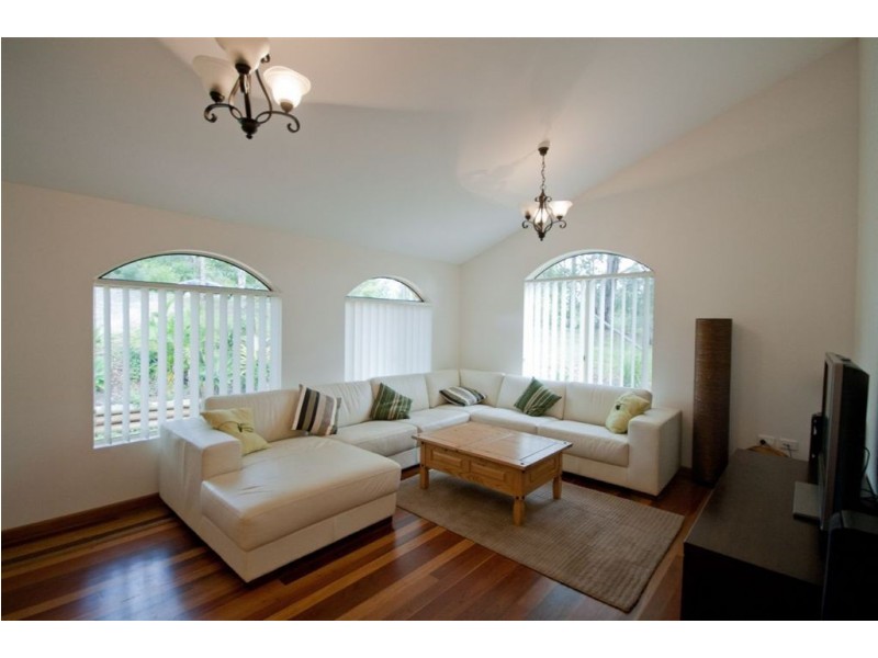 6 Lindsay Street, Southside QLD 4570