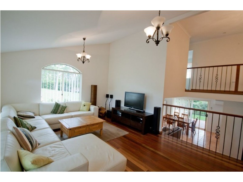 6 Lindsay Street, Southside QLD 4570