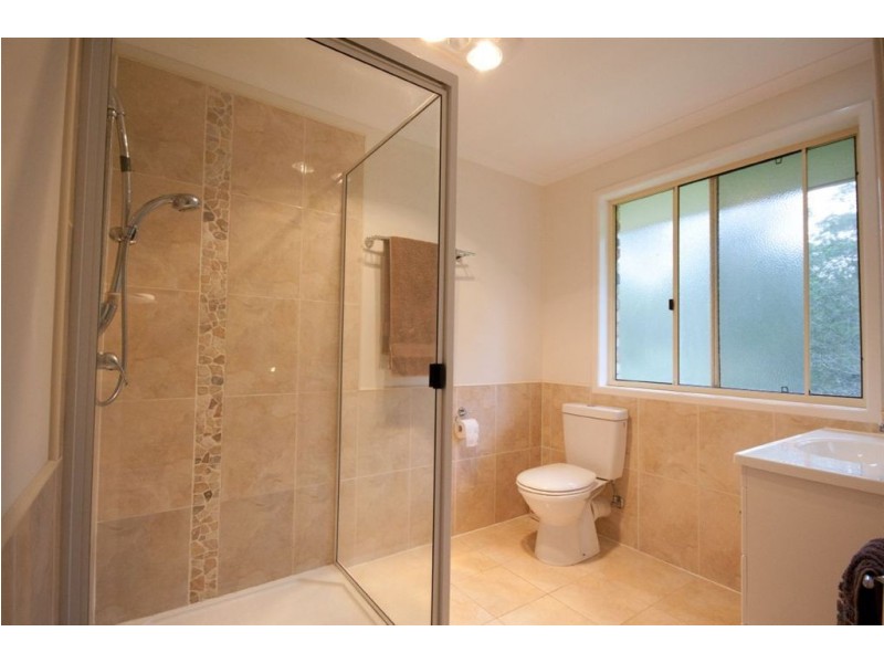 6 Lindsay Street, Southside QLD 4570