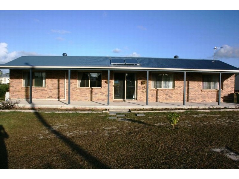 8 Isis Court, Cooloola Cove QLD 4580