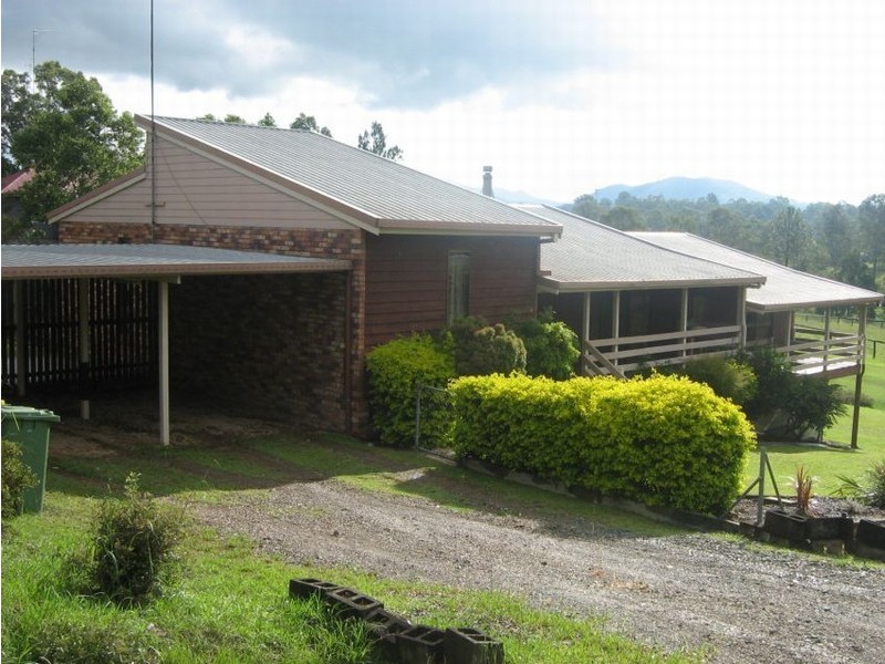 2 Daphne Street, Southside QLD 4570