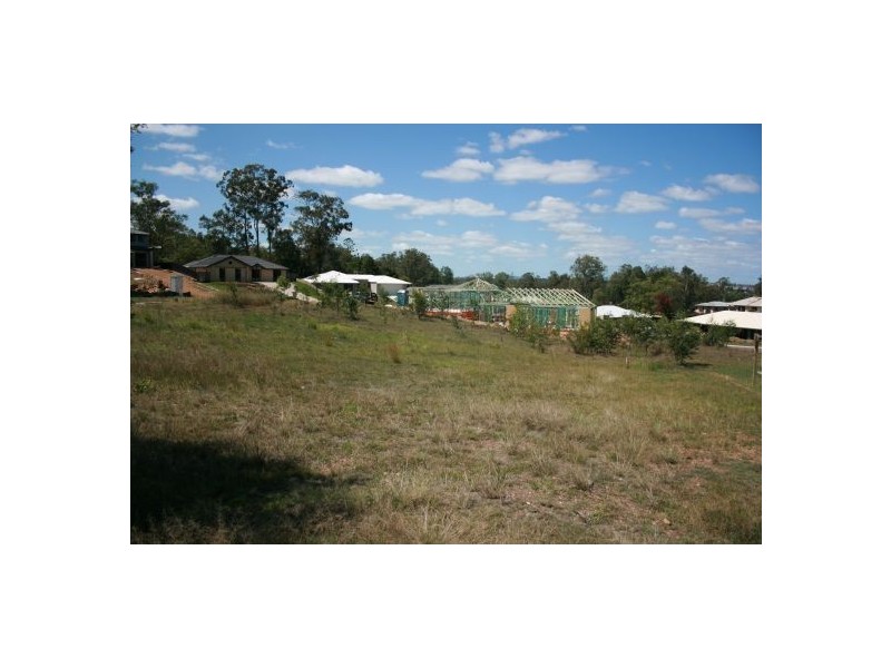 42 Hilltop Avenue, Southside QLD 4570