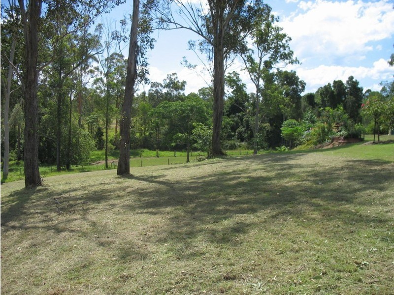 18 Piccadilly Drive, Southside QLD 4570