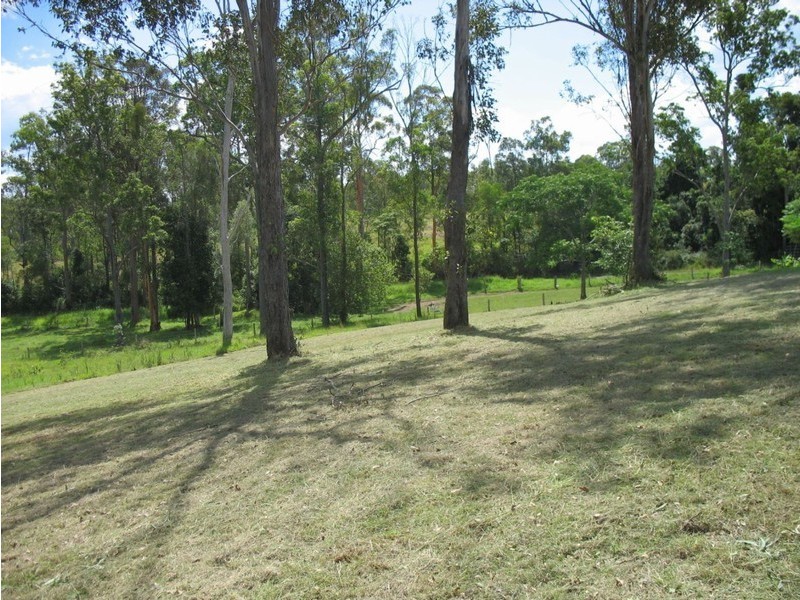 18 Piccadilly Drive, Southside QLD 4570