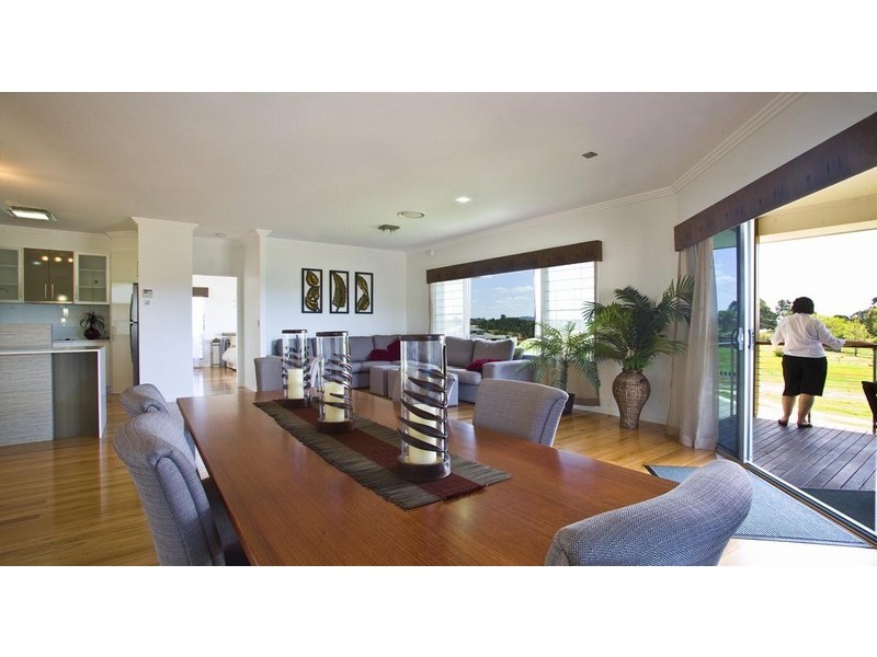 2 Pinnacle Court, Jones Hill QLD 4570
