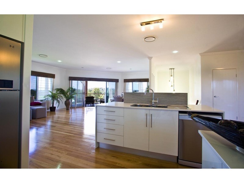 2 Pinnacle Court, Jones Hill QLD 4570