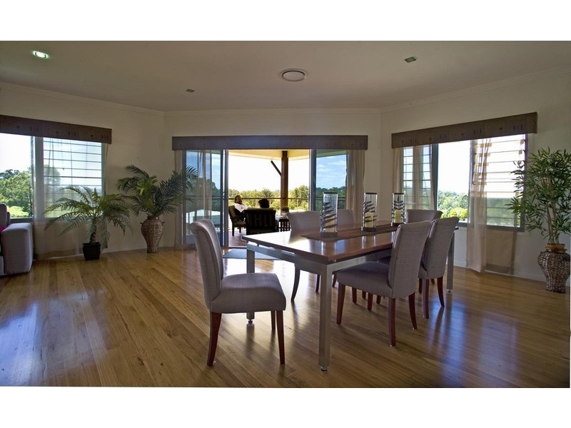 2 Pinnacle Court, Jones Hill QLD 4570