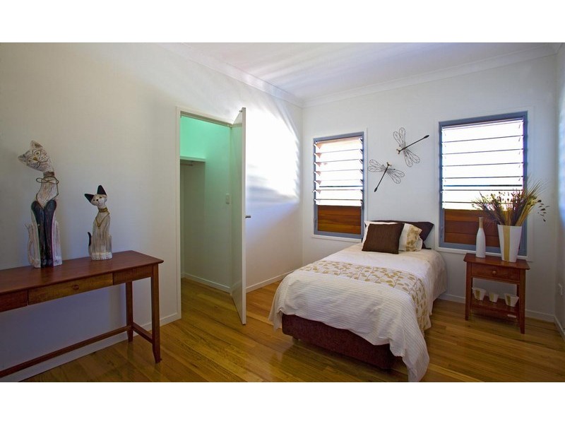 2 Pinnacle Court, Jones Hill QLD 4570
