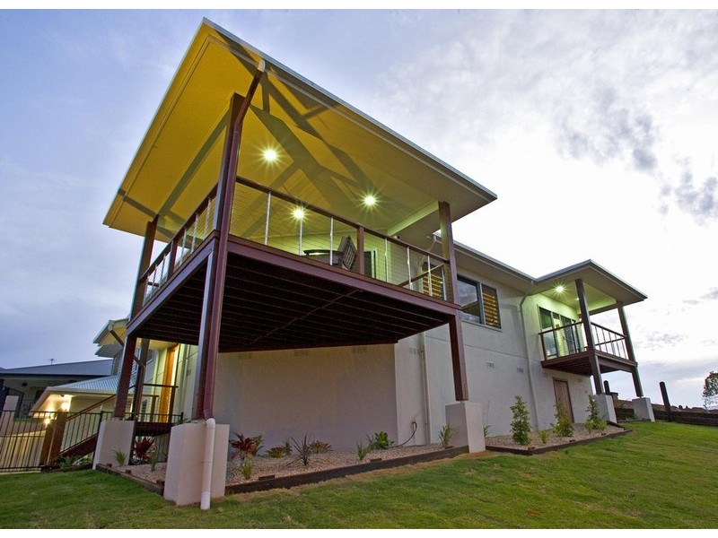 2 Pinnacle Court, Jones Hill QLD 4570