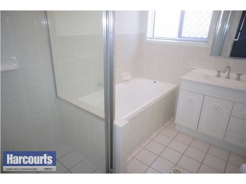 21 Fairway Drive, Meadowbrook QLD 4131