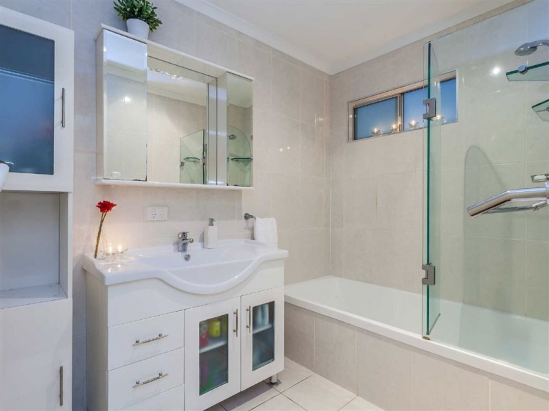 24 Coolcrest St, Daisy Hill QLD 4127