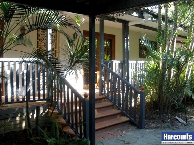 2 Mayflower Street, Daisy Hill QLD 4127