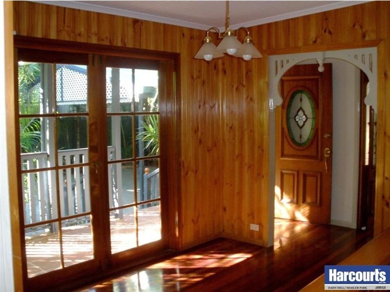 2 Mayflower Street, Daisy Hill QLD 4127