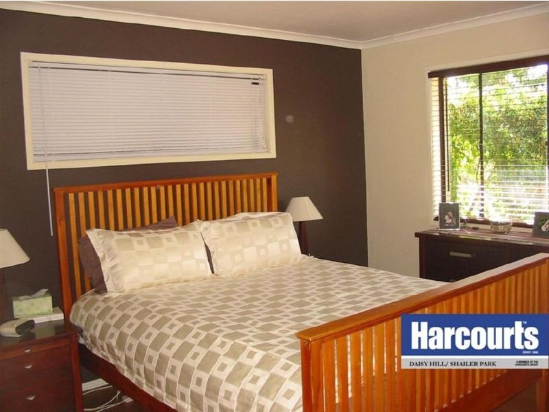 24 Lobelia Avenue, Daisy Hill QLD 4127
