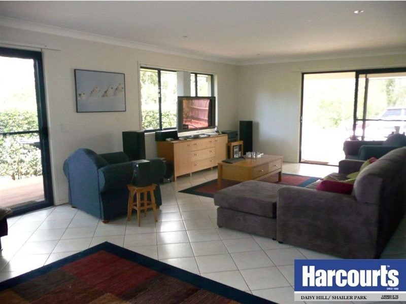 23d Clivia Crescent, Daisy Hill QLD 4127