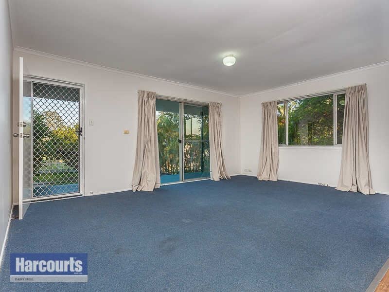27 Conifer St, Daisy Hill QLD 4127