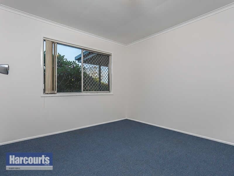 27 Conifer St, Daisy Hill QLD 4127