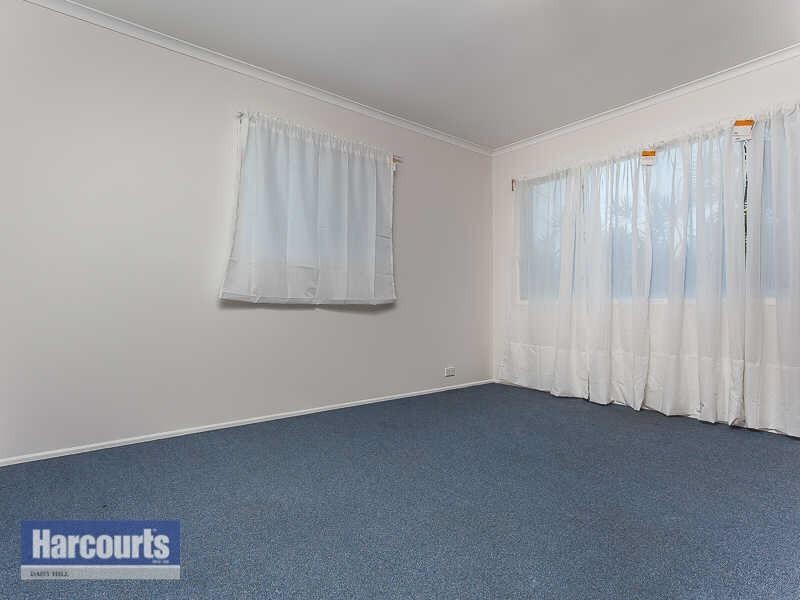 27 Conifer St, Daisy Hill QLD 4127
