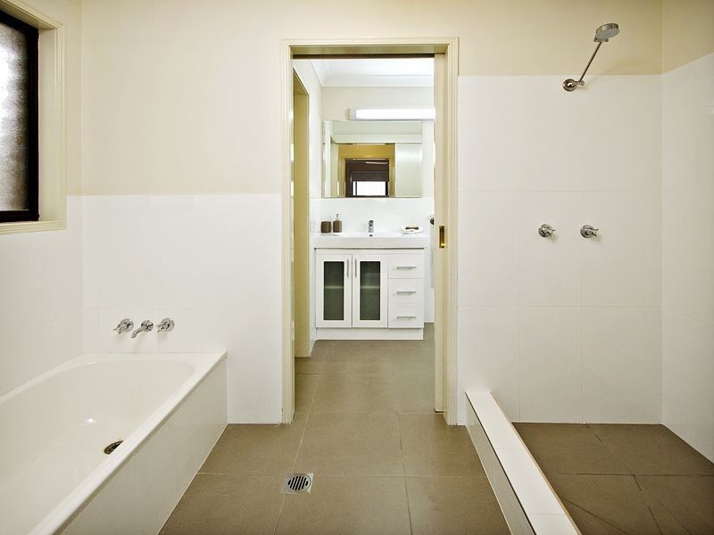 18 Brentwood Drive, Daisy Hill QLD 4127