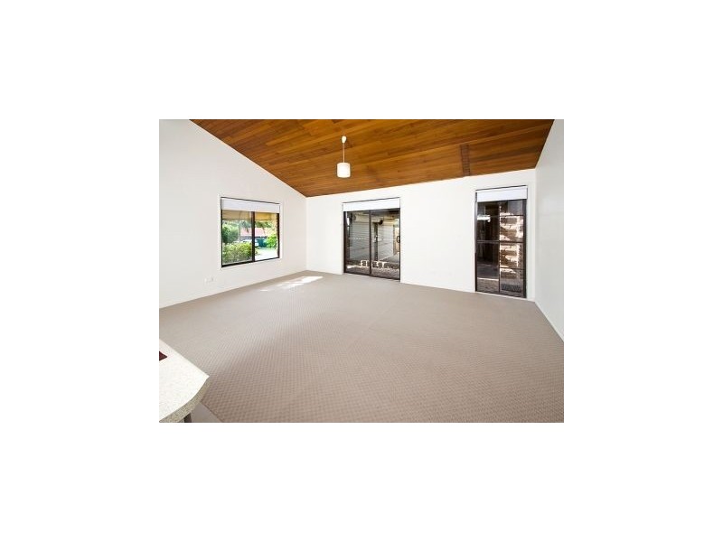18 Brentwood Drive, Daisy Hill QLD 4127