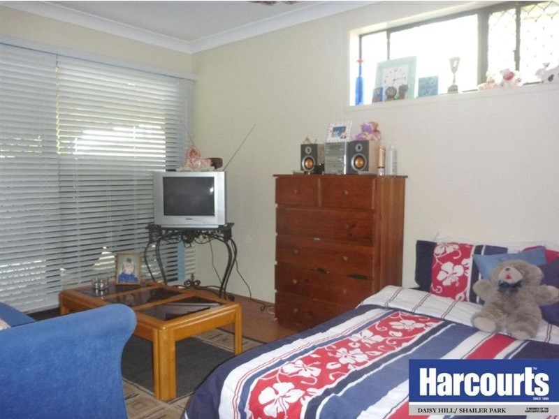 14 Lobelia Ave, Daisy Hill QLD 4127