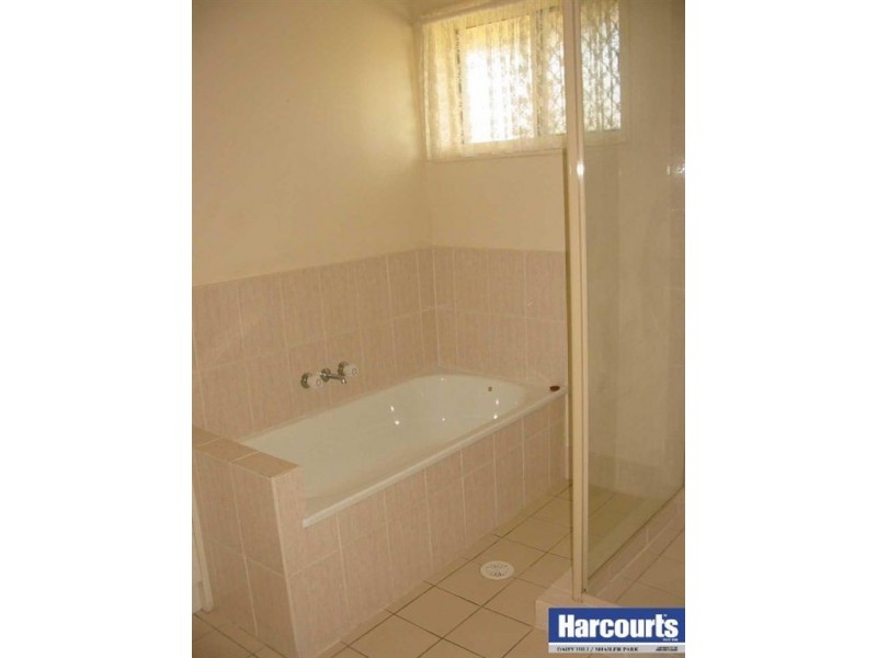 105 Pohon Drive, Tanah Merah QLD 4128