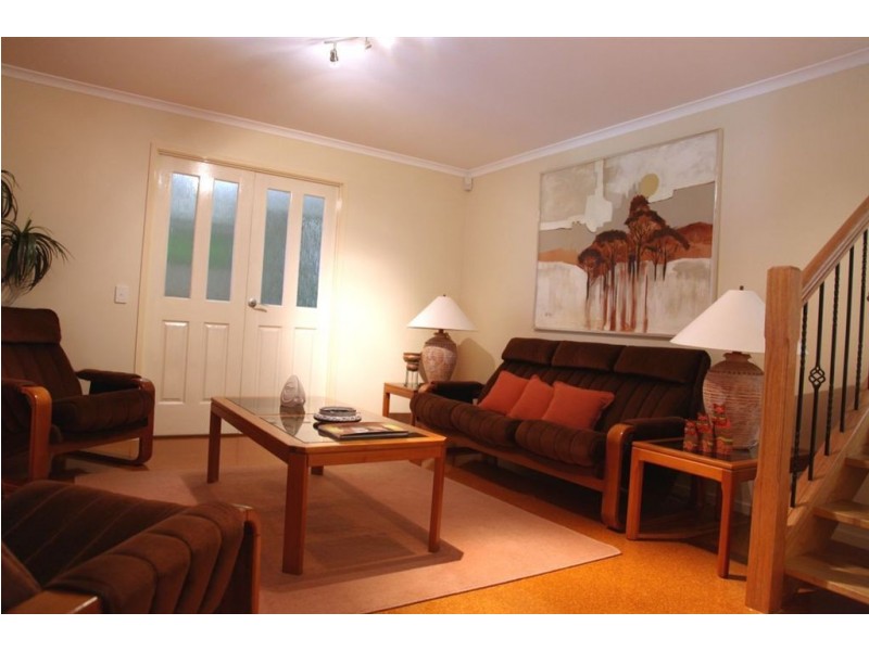 10 Quondare Court, Springwood QLD 4127