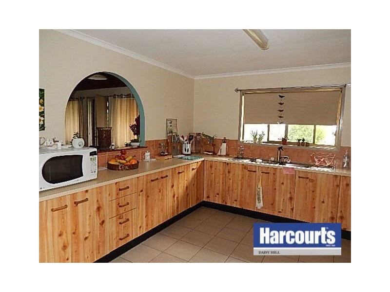 11 Boronia Ave, Daisy Hill QLD 4127