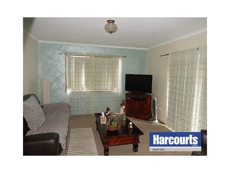 11 Boronia Ave, Daisy Hill QLD 4127