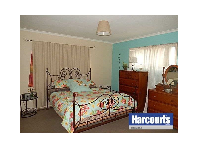 11 Boronia Ave, Daisy Hill QLD 4127