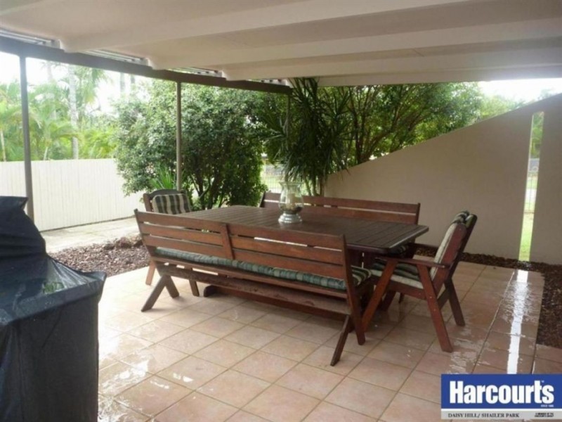 17 Boronia Ave, Daisy Hill QLD 4127