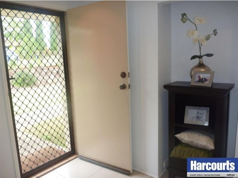17 Boronia Ave, Daisy Hill QLD 4127