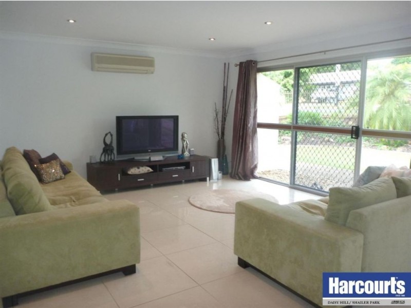 17 Boronia Ave, Daisy Hill QLD 4127