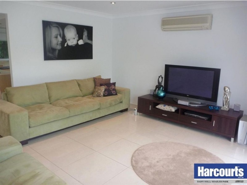 17 Boronia Ave, Daisy Hill QLD 4127