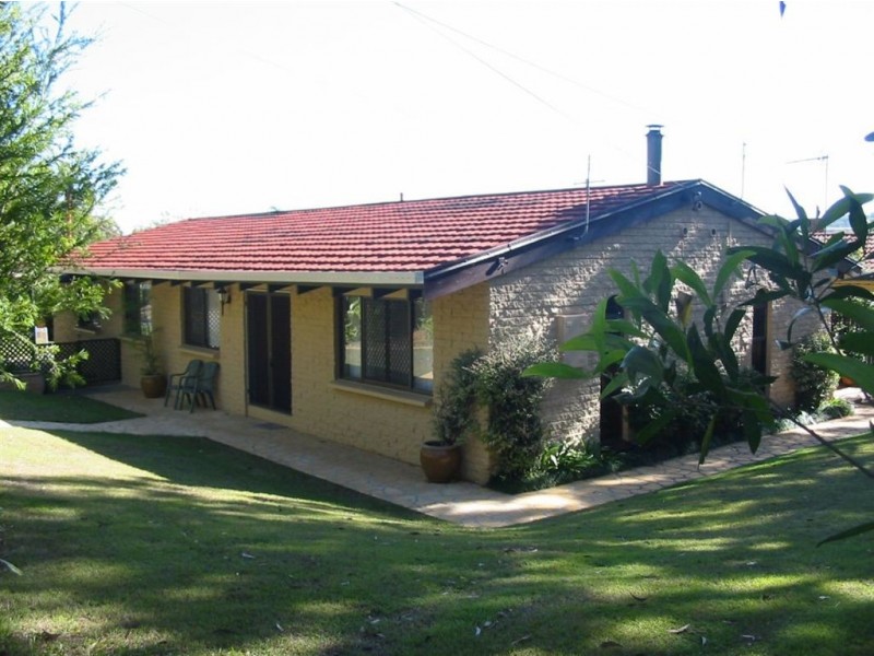 3 Boronia Avenue, Daisy Hill QLD 4127