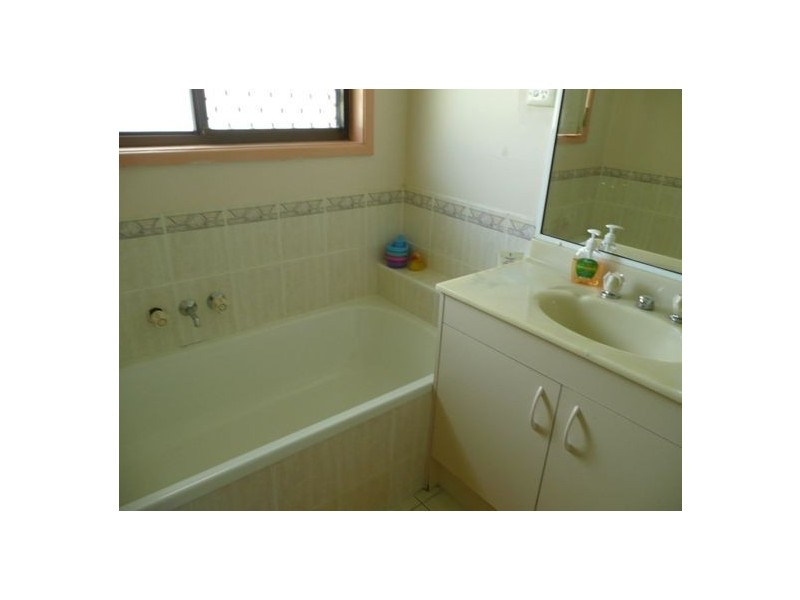 24 Willoughby Cres, Springwood QLD 4127