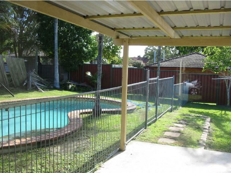 24 Willoughby Cres, Springwood QLD 4127