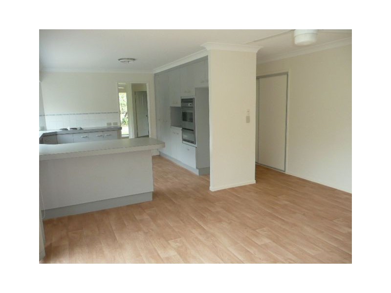 4 Lohr Crt, Meadowbrook QLD 4131