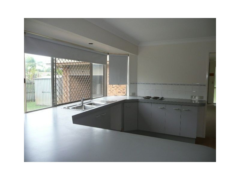 4 Lohr Crt, Meadowbrook QLD 4131