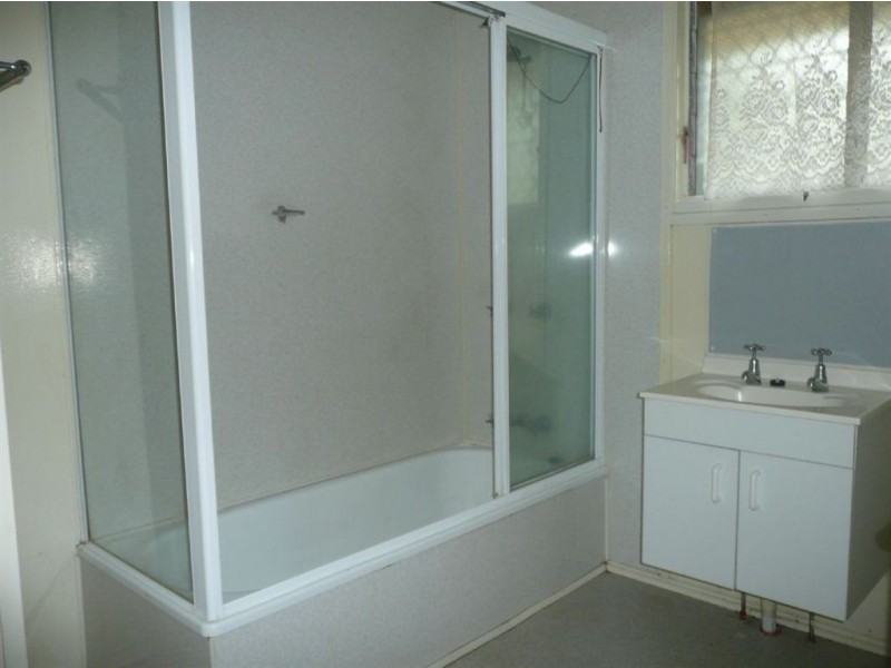 8 Bellis Street, Daisy Hill QLD 4127