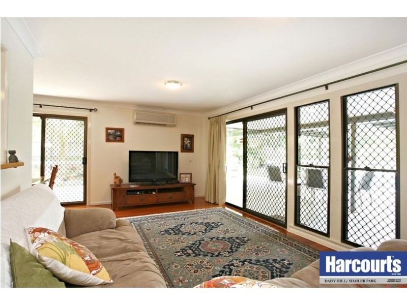 1 Cynthia Crescent, Springwood QLD 4127